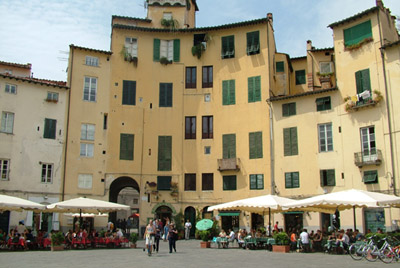 Ancient city surrounded by fortification walls used today as an important urban park and there is a square of the Amphitheatre.